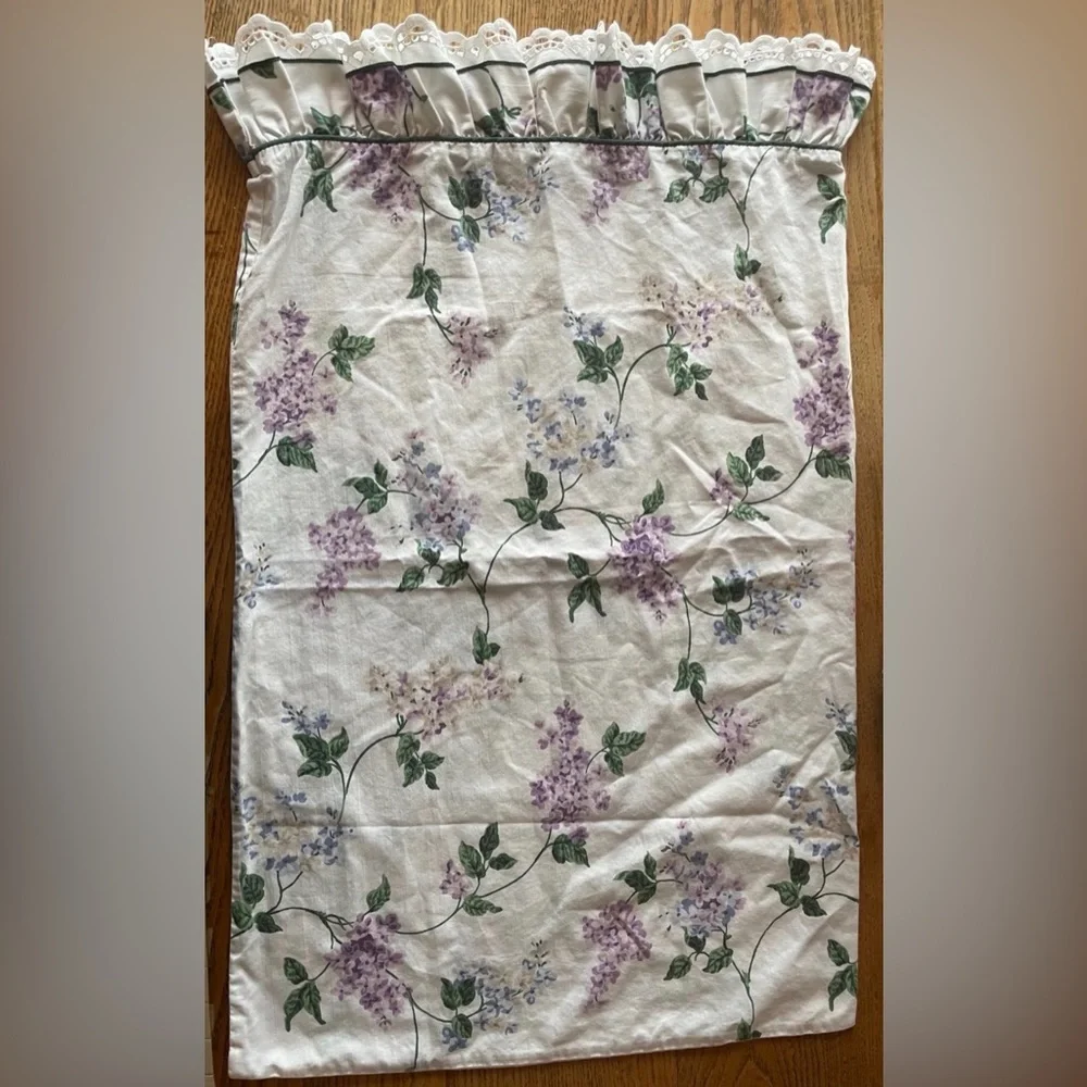 Set of 2 Vintage Waverly Lilac Floral Fabric White Eyelet Ruffle Standard Queen